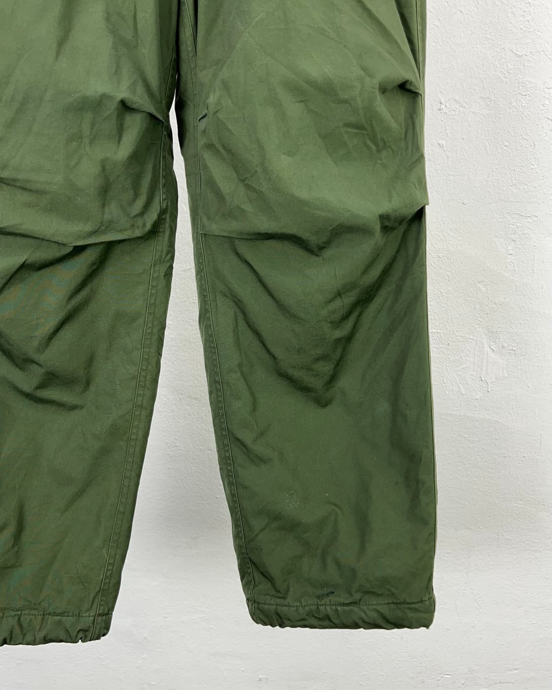 카키스 투턱 퀼팅 루즈핏 파라슈트 아미 팬츠 상품이미지5