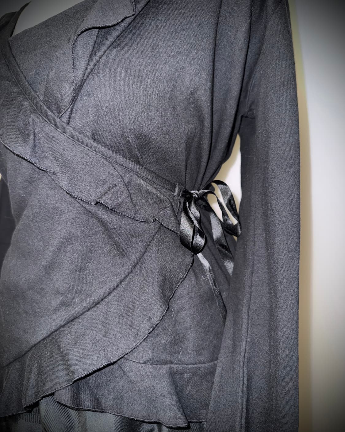 프릴 스트랩 블랙가디건 상품이미지3