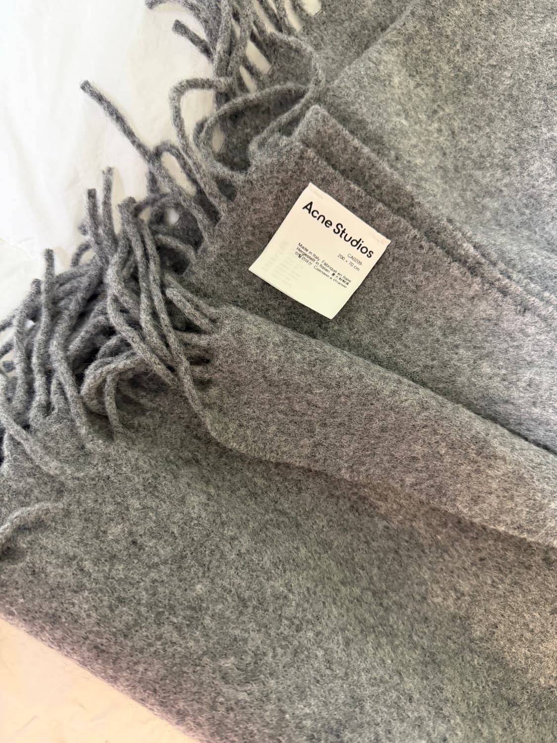 아크네 스튜디오 머플러 멜란지 그레이 상품이미지2