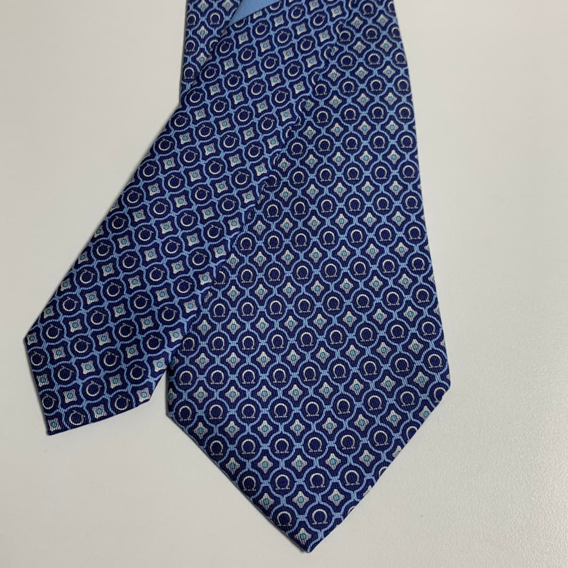 살바토레 페레가모 간치니 모노그램 명품넥타이 새상품급 8.2cm 상품이미지4