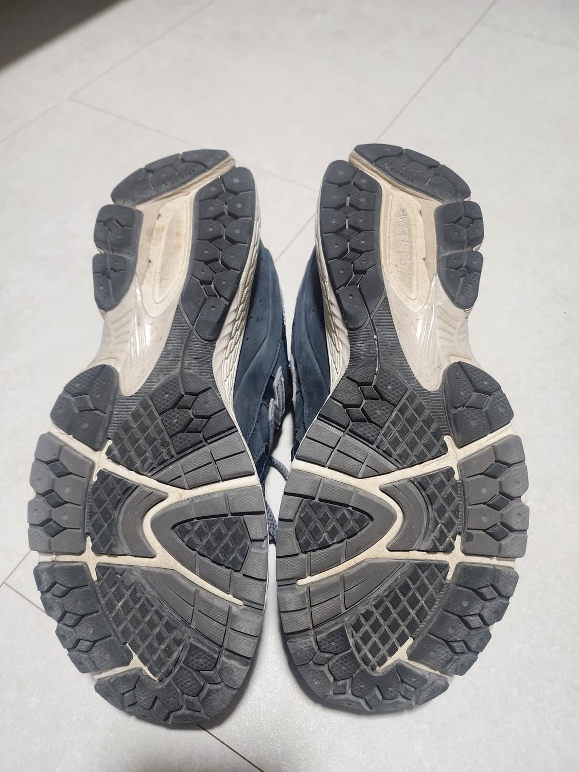 뉴발란스 2002r 프리미엄빈티지 네이비 285 상품이미지5