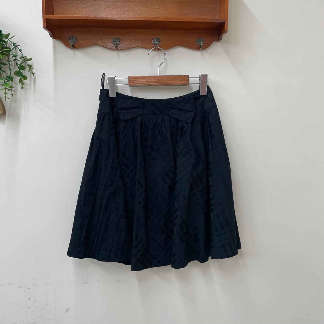 버버리 블랙 체크 백 리본 디테일 미디 스커트 상품이미지4