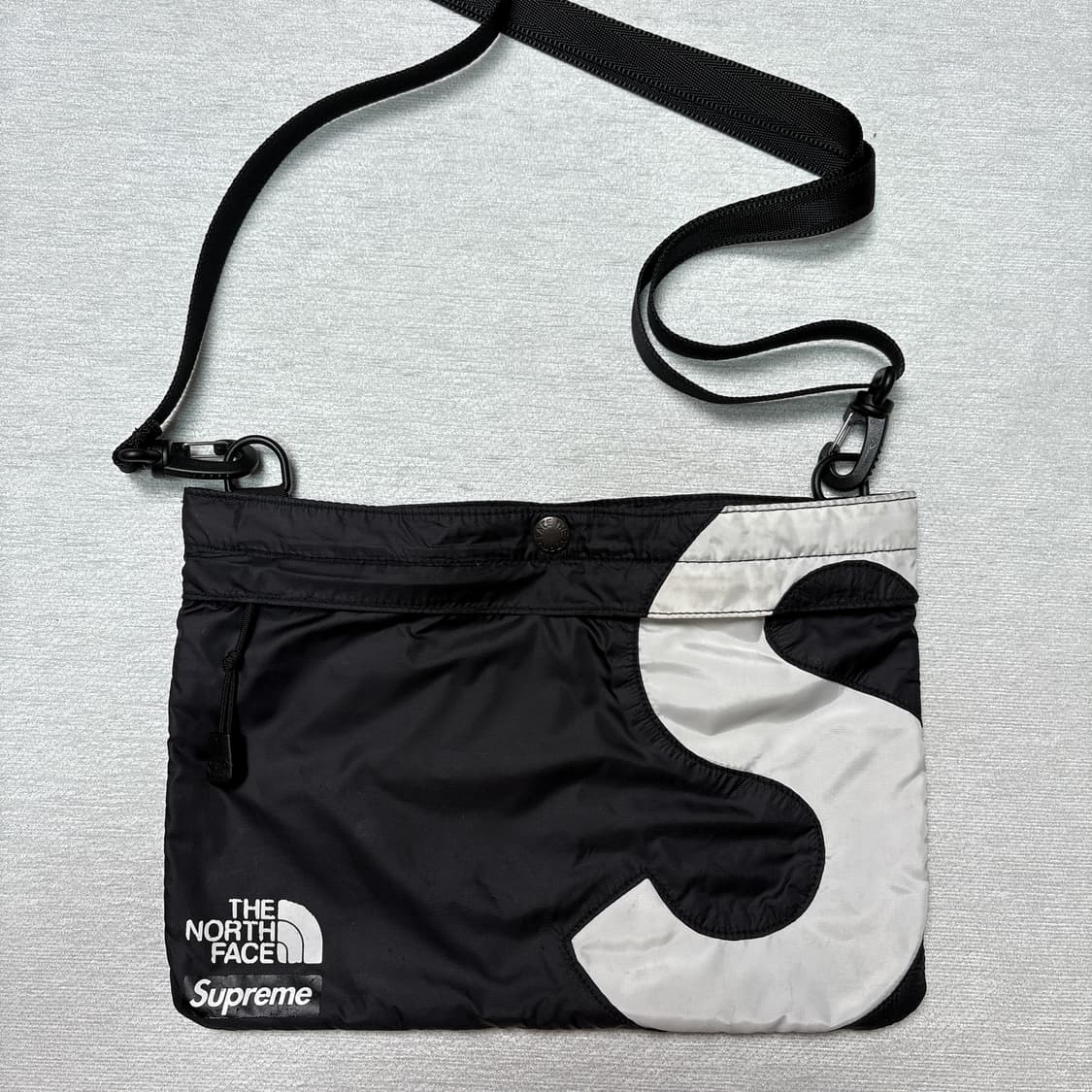 노스페이스x슈프림 크로스백 상품이미지1