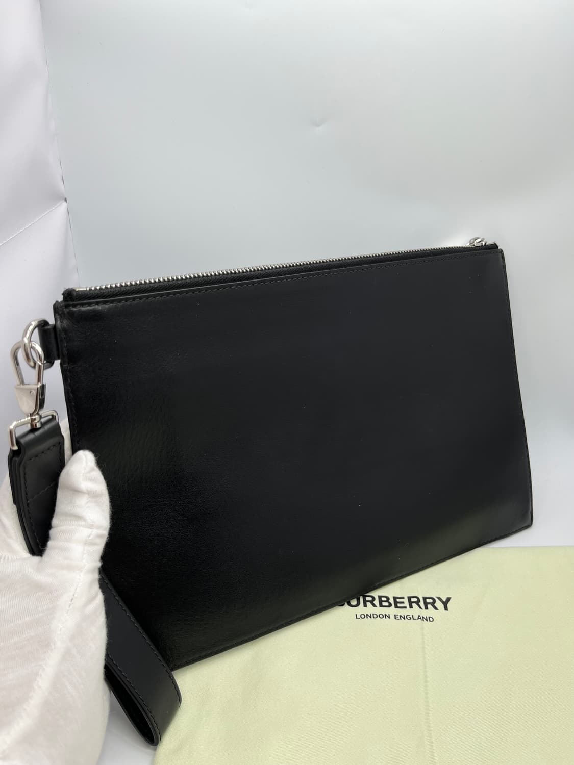 버버리 로고 클러치백 상품이미지2