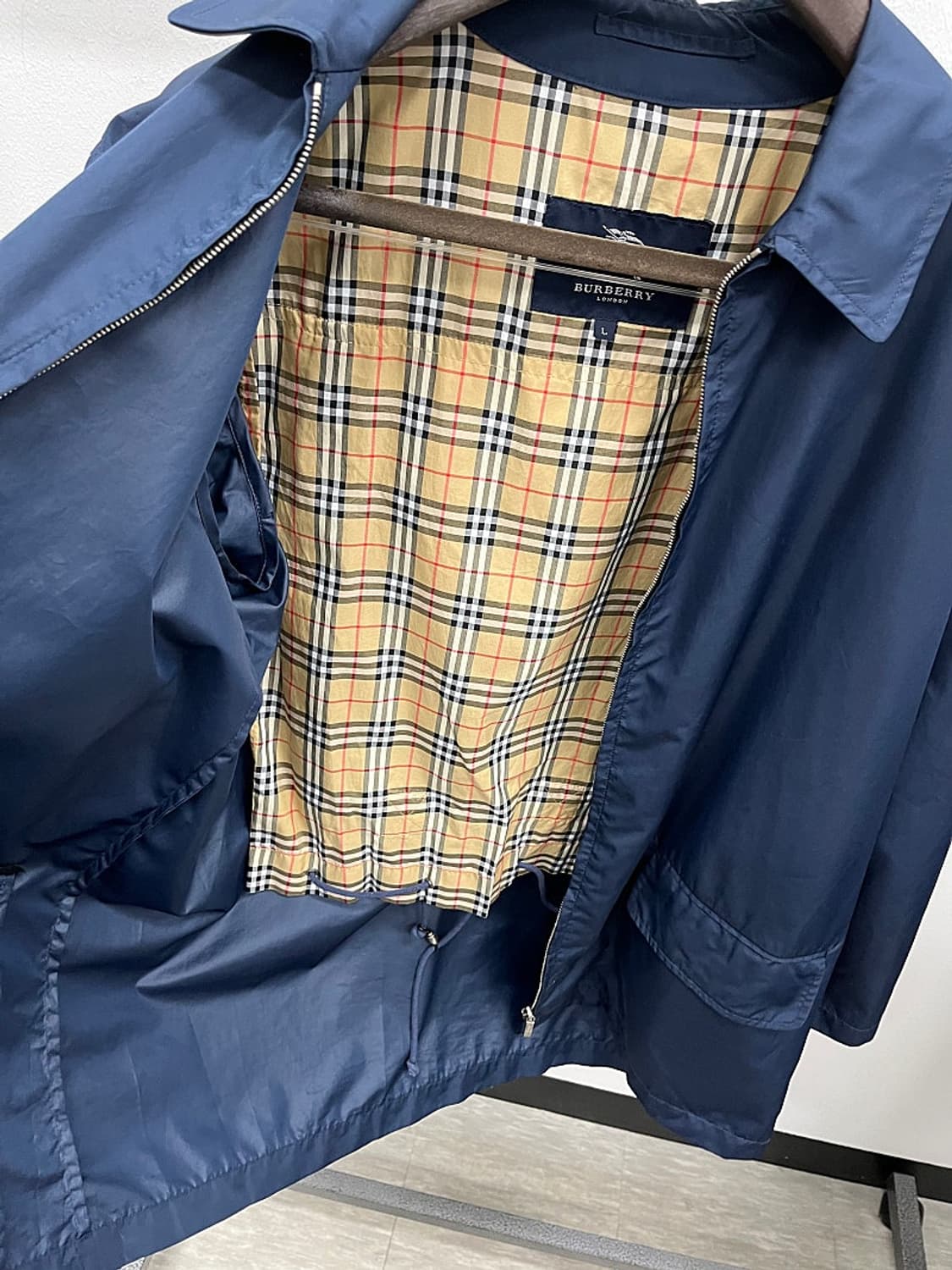 100) 버버리 패커블백 나일론 사파리 상품이미지8