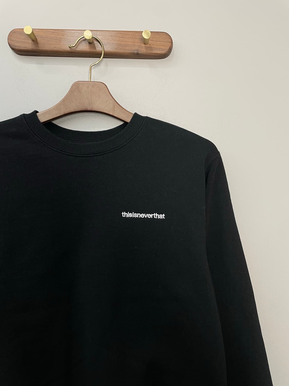 디스이즈네버댓 백로고 블랙 맨투맨 H1921 상품이미지4