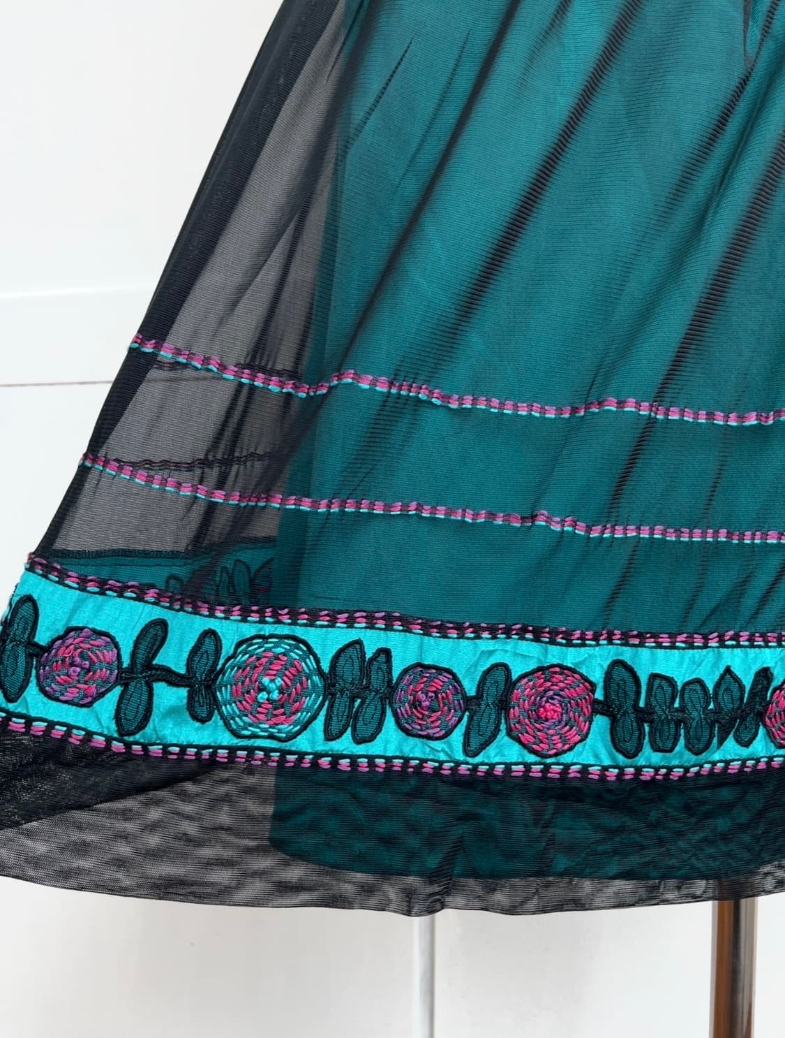 에메랄드 자수 시스루 스커트 상품이미지4