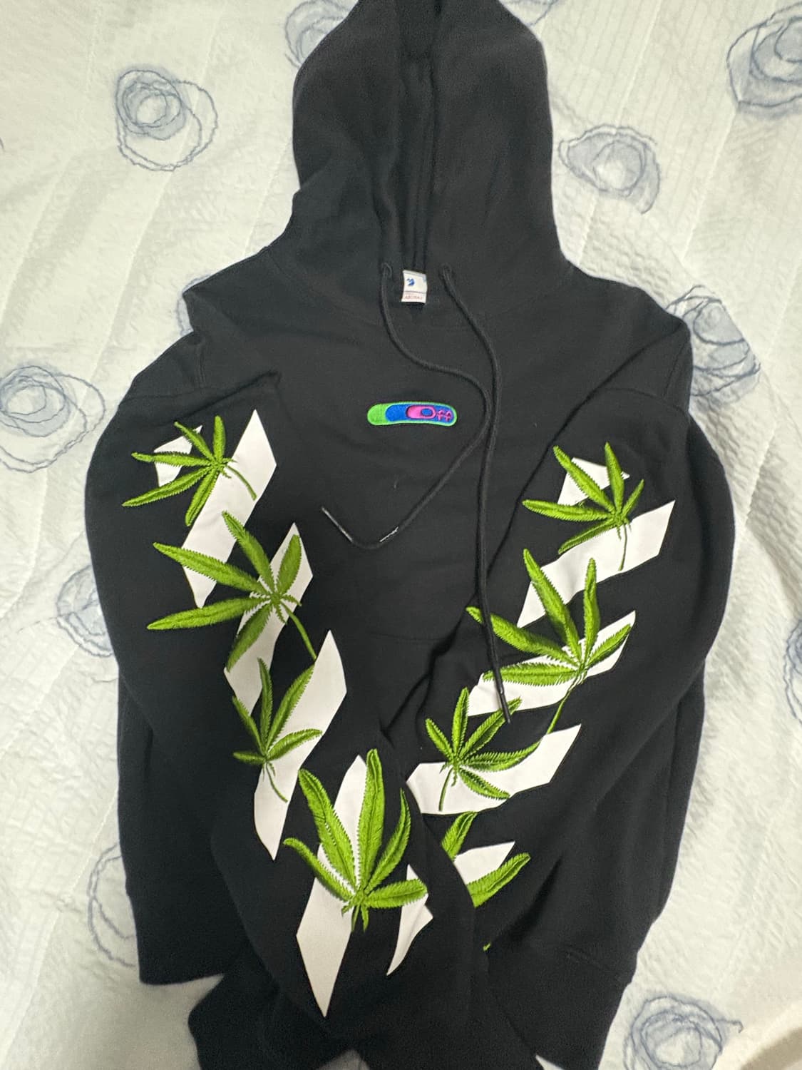 오프화이트 위드 애로우 후드티 상품이미지1