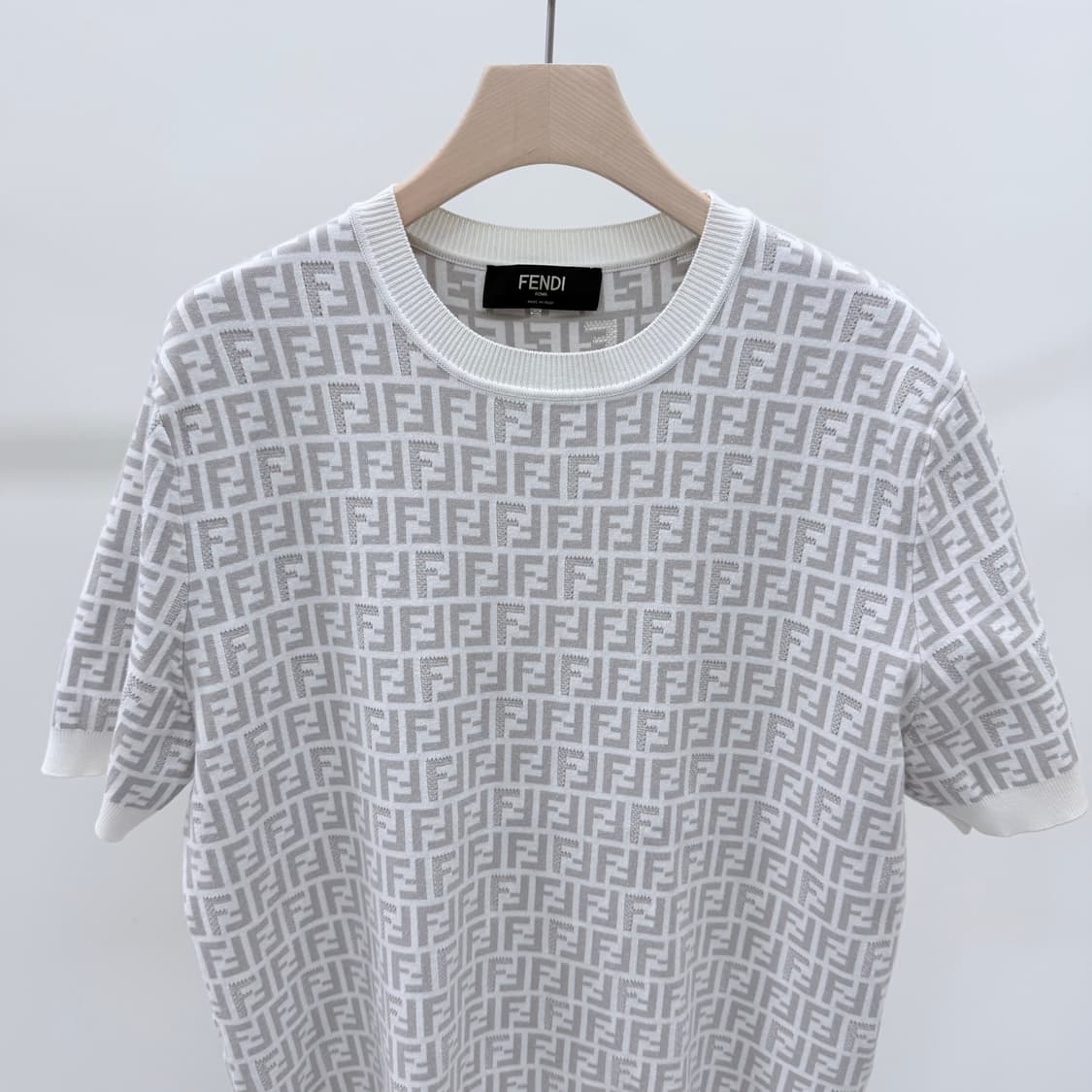 [S급/50] 펜디 FF 로고 반팔 니트 화이트 상품이미지2