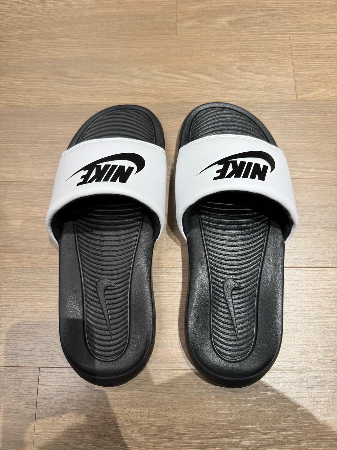 나이키 빅토리원 슬라이드 슬리퍼 상품이미지1