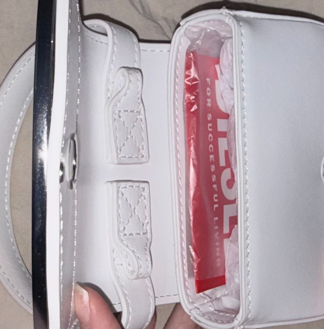 새상품 내일까지만 판매) 디젤 화이트 미니백 상품이미지7