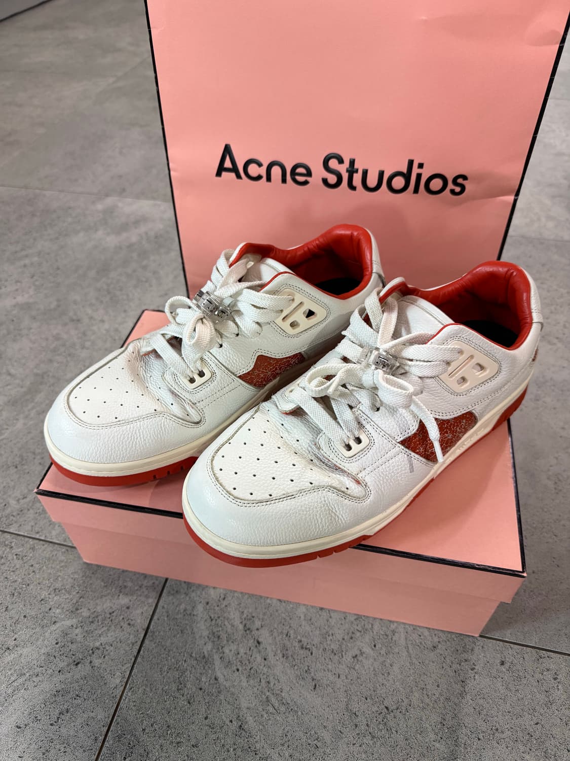 아크네스튜디오 로우탑 스니커즈 상품이미지1