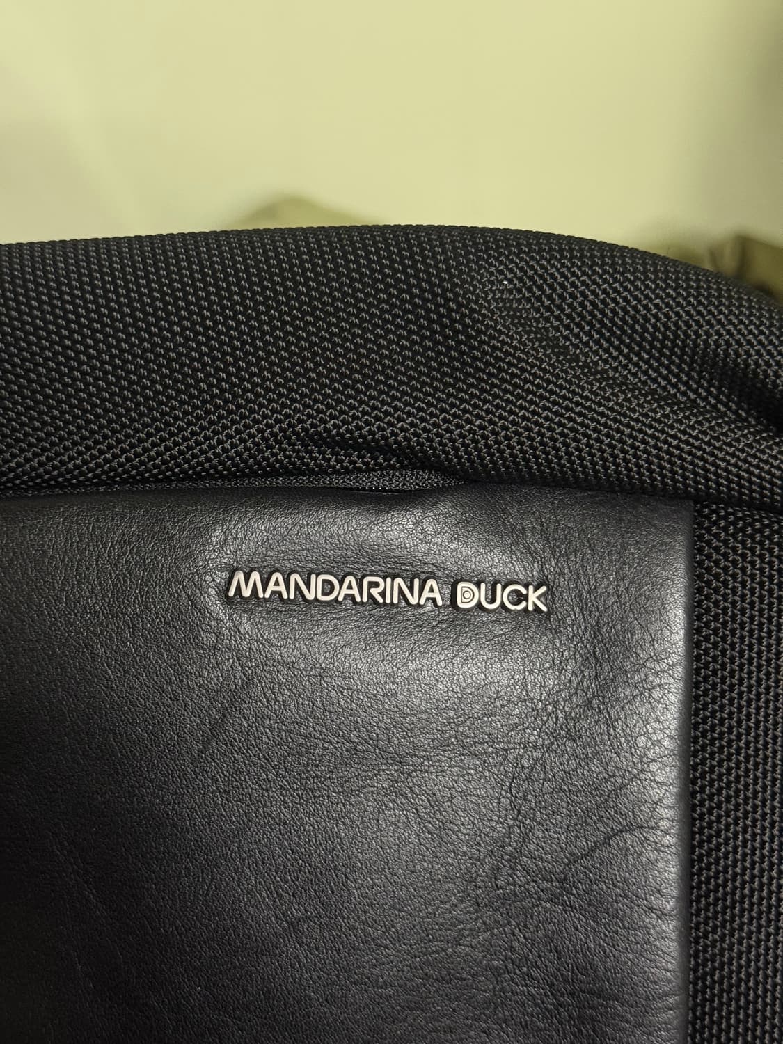 만다리나덕 슬링백 상품이미지3