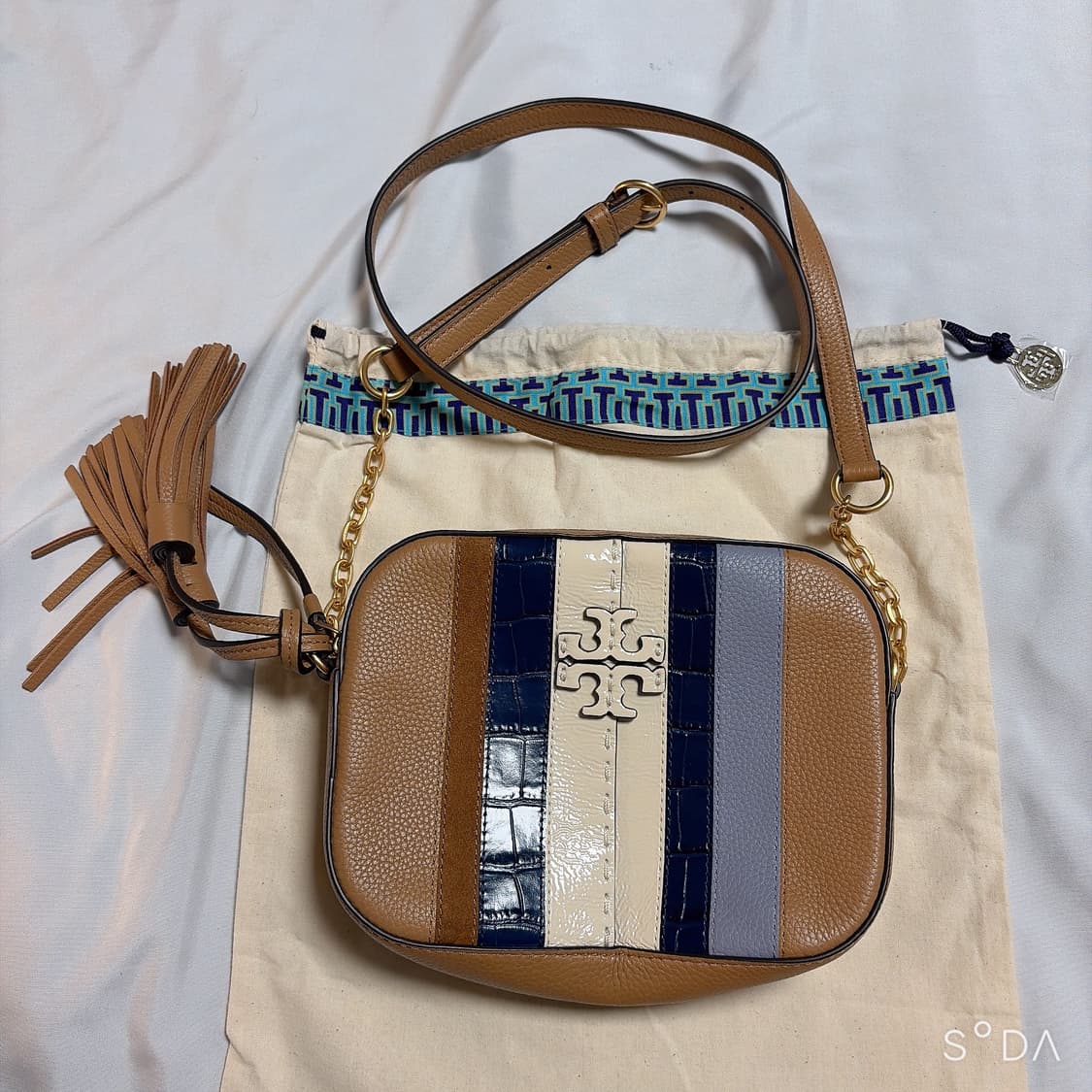 토리버치 스트라이프 크로스백 상품이미지1