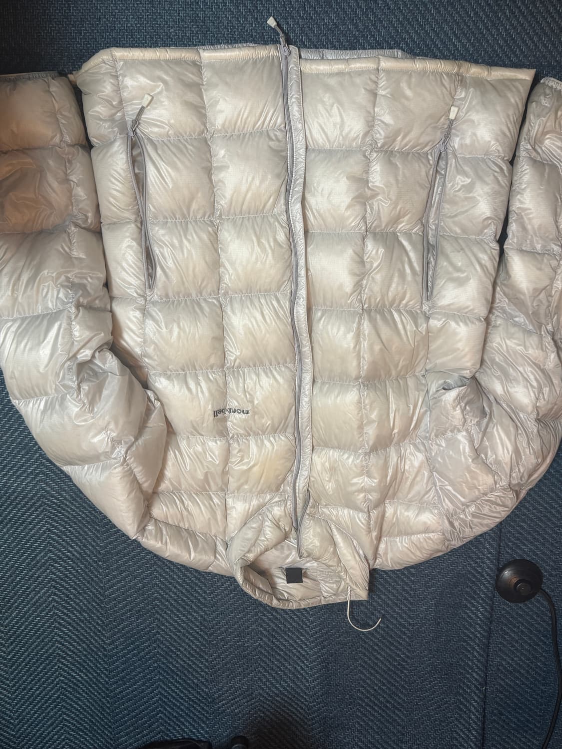 몽벨 화이트  xl판매합니다 상품이미지1