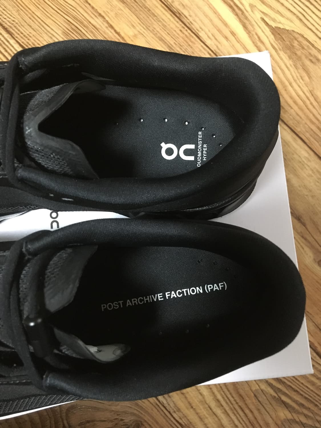 온러닝 파프 클라우드몬스터 하이퍼 블랙 판매합니다 상품이미지3