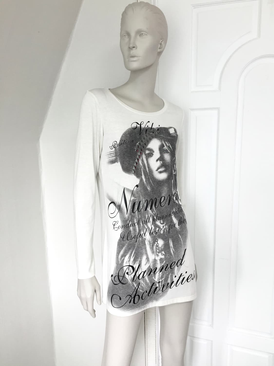 Women’s Graphic Lettering Long Sleeve  상품이미지3