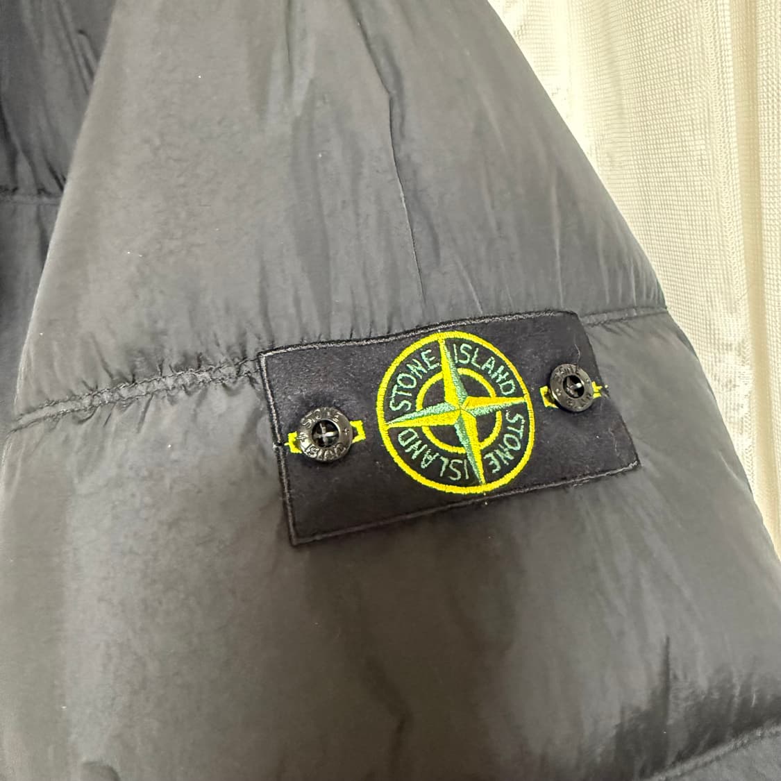 [L] 스톤아일랜드 크링클랩스 논후드 패딩 블랙 25fw 상품이미지3