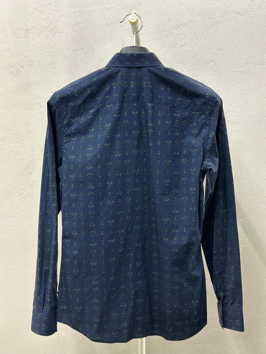 명품 지방시(GIVENCHY) 남성 긴팔 패턴 셔츠 네이비 상품이미지3