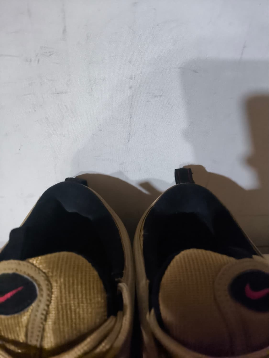 280mm 나이키 에어맥스97 골드 운동화 상품이미지5