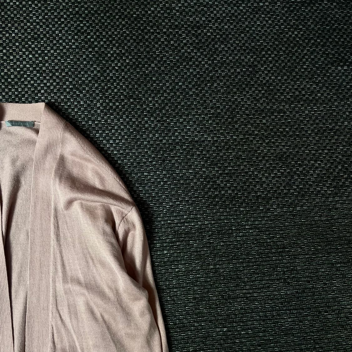 띠어리 연핑크 투포켓 니트 긴팔 가디건 상품이미지3