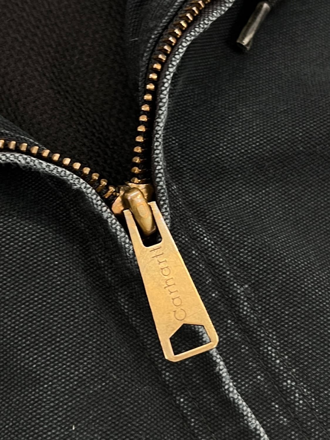 칼하트 J181 페이디드 블랙 액티브 자켓 상품이미지7