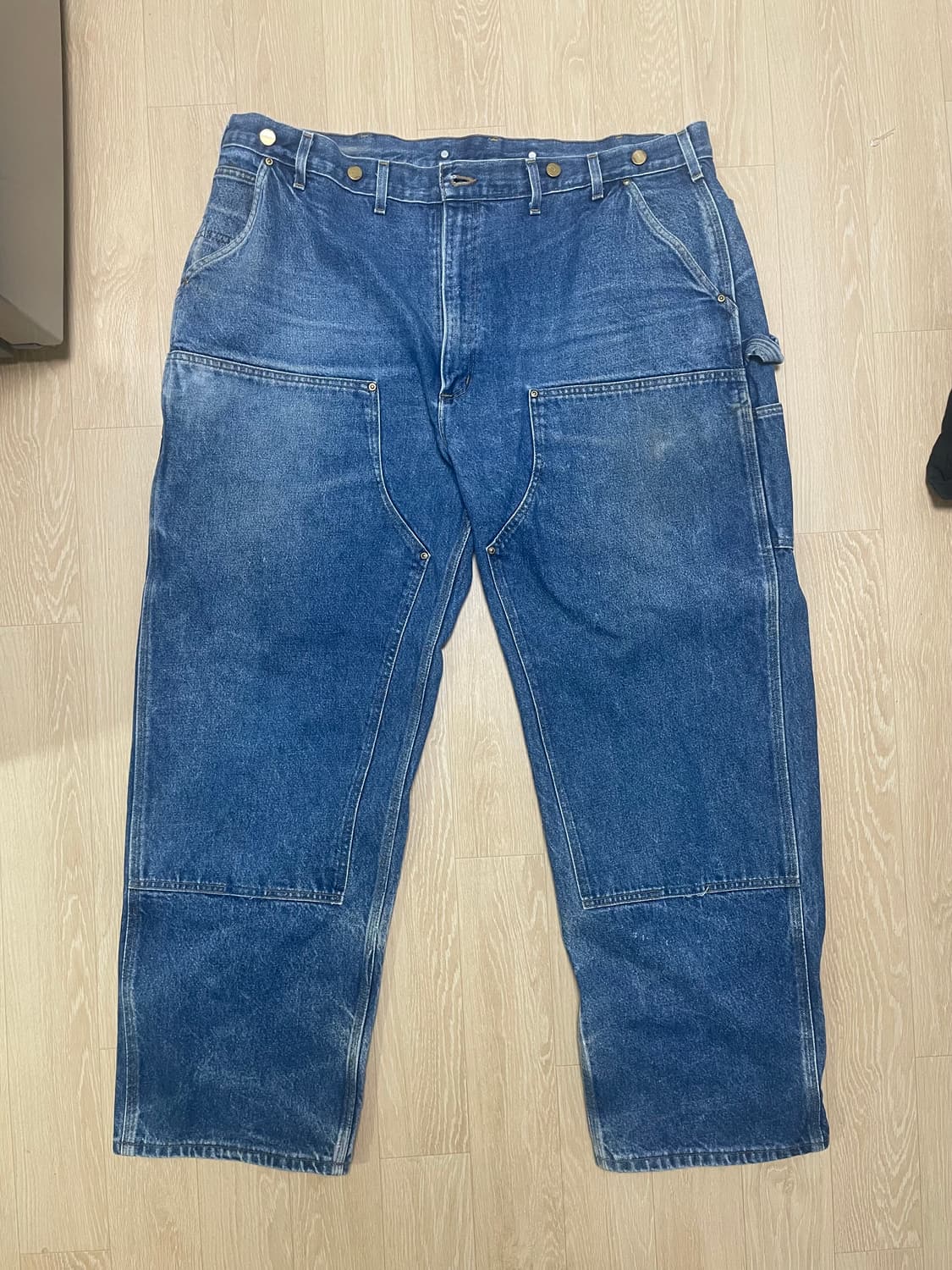 칼하트 데님 더블니 워싱굿 42x32 상품이미지1