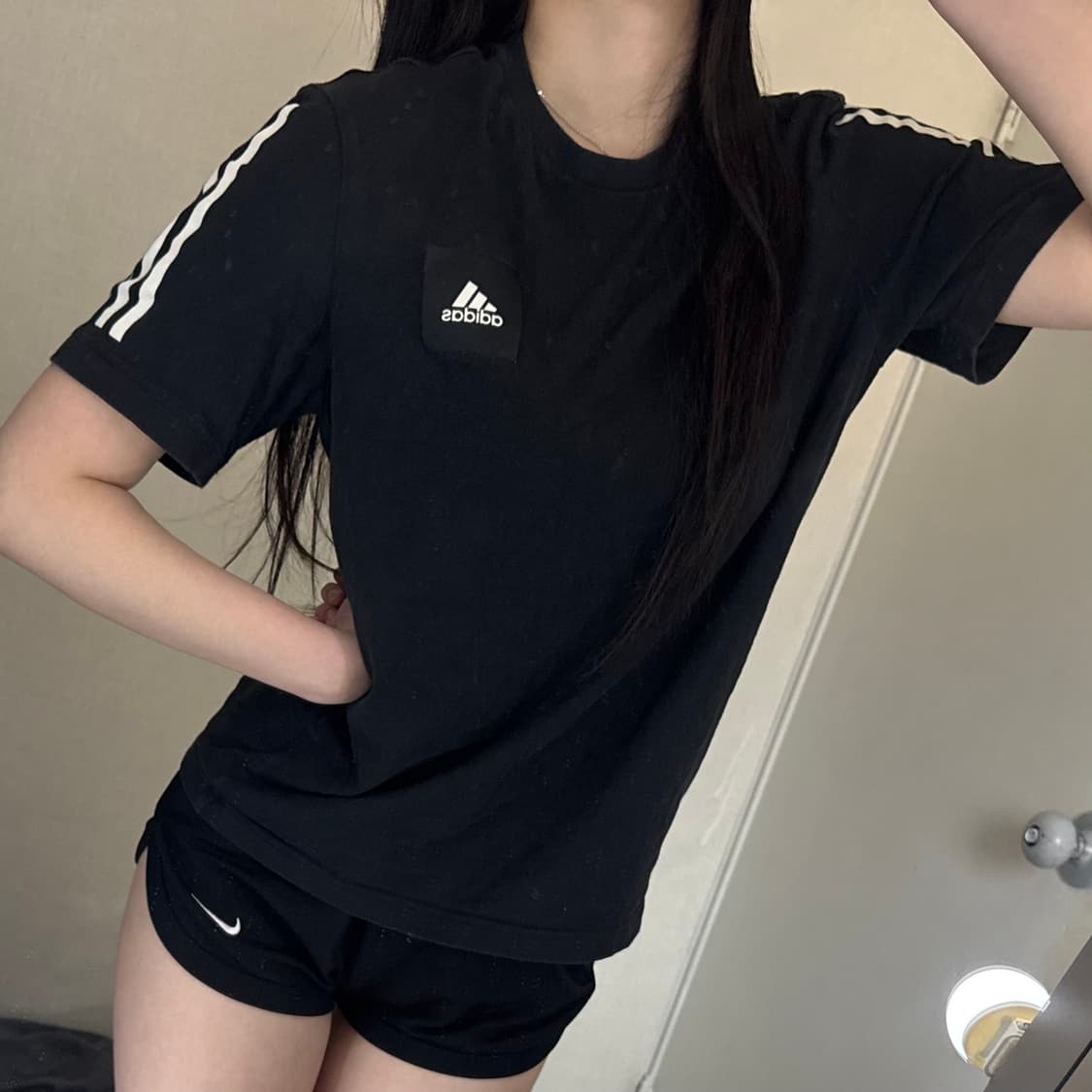 아디다스 삼선로고 반팔티 🤍🖤 상품이미지1