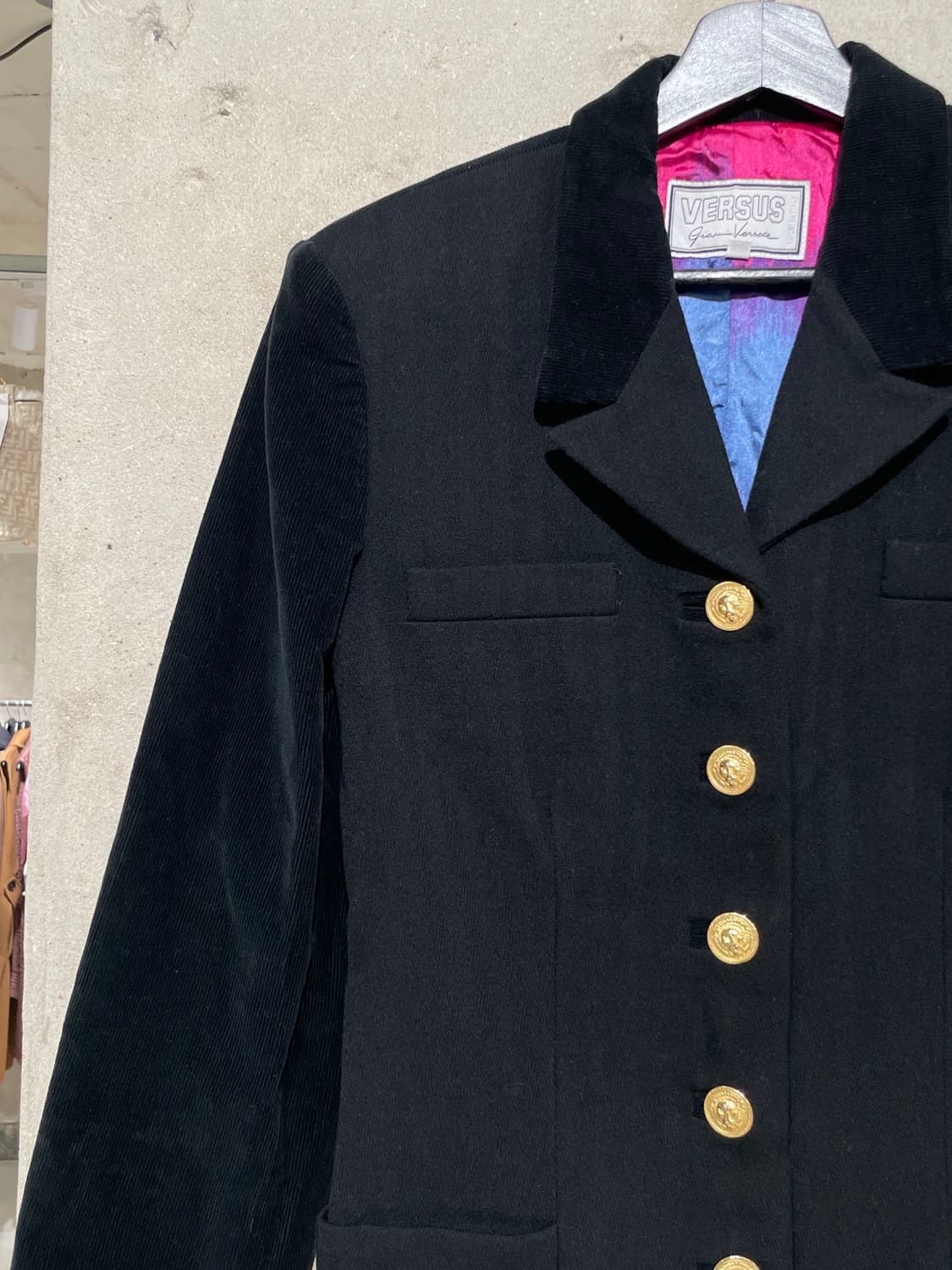 베르수스 블랙 클래식 금장버튼 코듀로이 자켓 상품이미지2