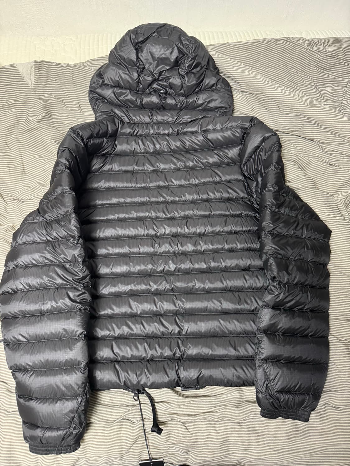 Cp컴퍼니 dd쉘 경량패딩 s 블랙 상품이미지2