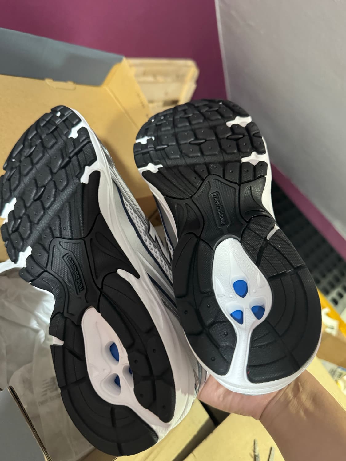 뉴발란스 운동화 740 메탈릭 네이비 260🧡 상품이미지2