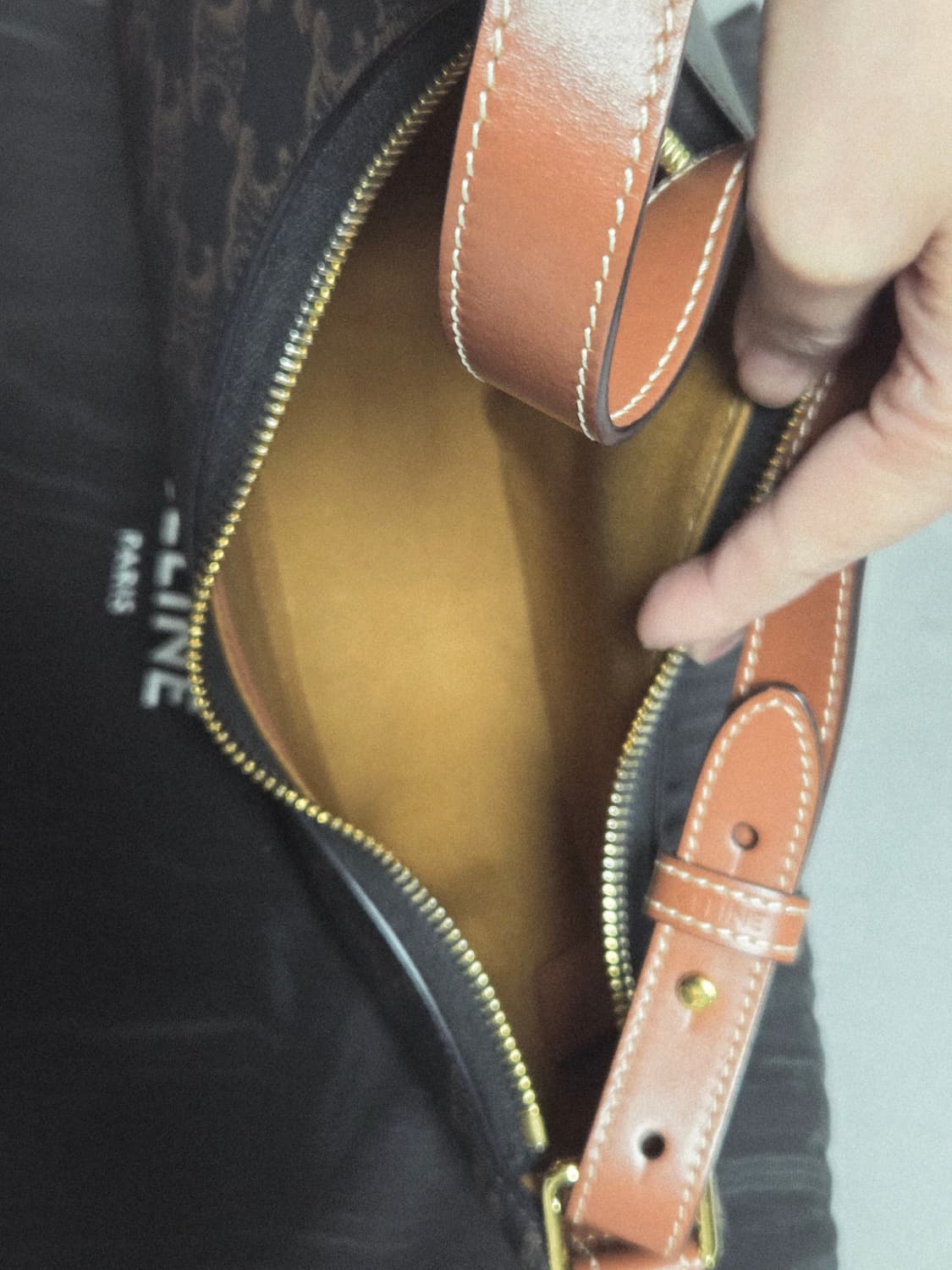 셀린느 아바백 상품이미지9