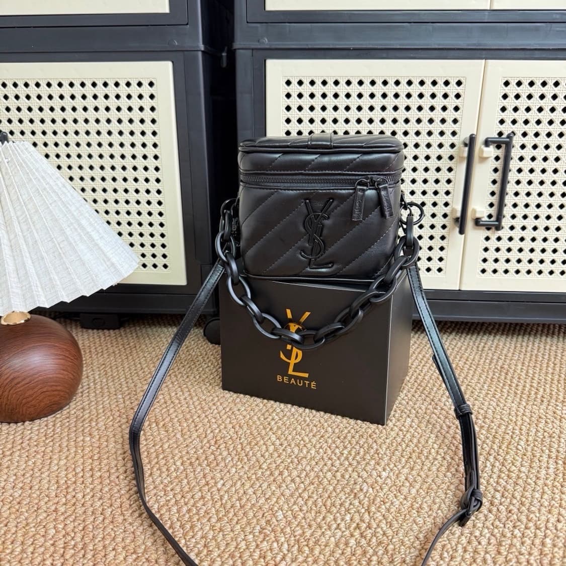 입생로랑 메이크업 백 YSL 블랙 로고 미니 체인크로스백 상품이미지7