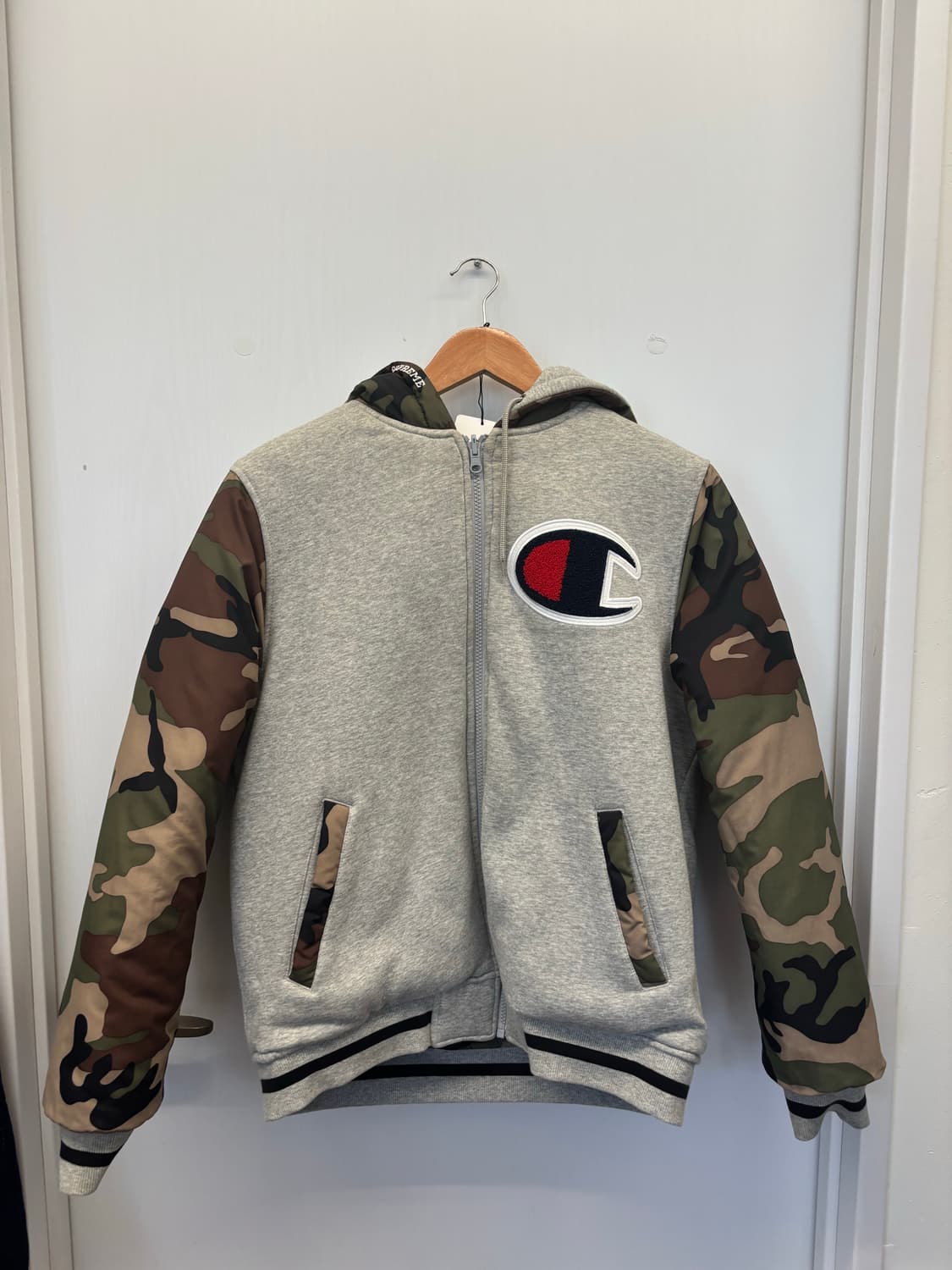 Supreme x champion riversible padding 상품이미지5