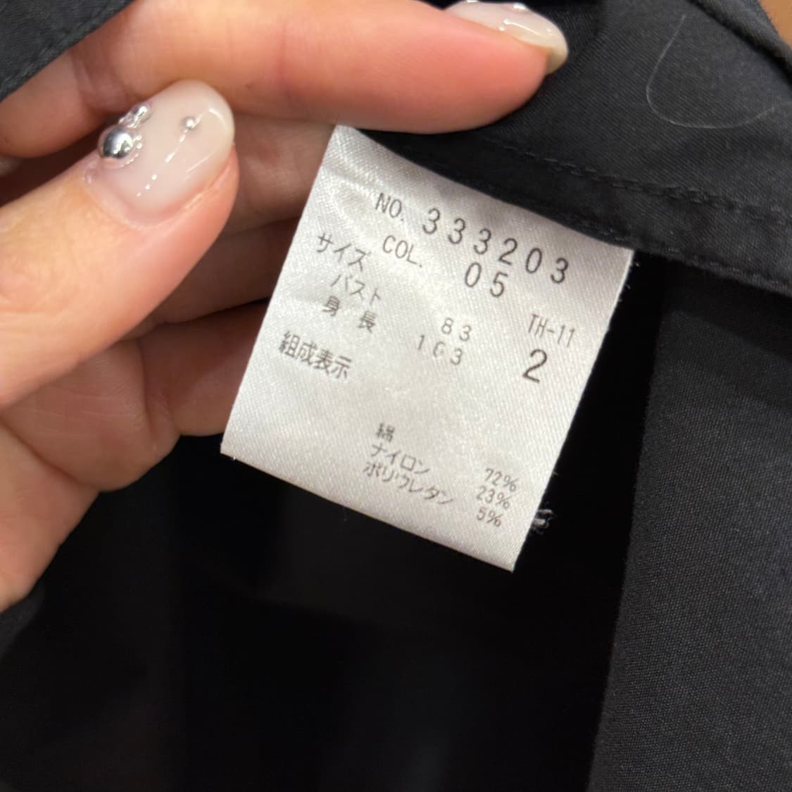 띠어리 코튼 긴팔 셔츠 블라우스 팔 스트랩 버튼 디테일 블랙 상품이미지8