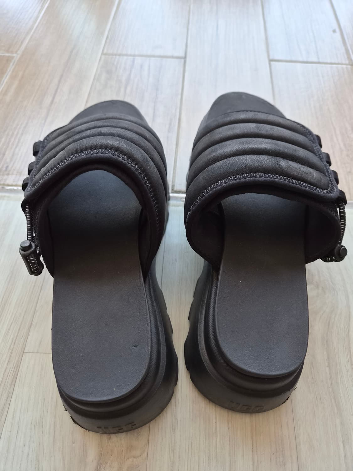 어그(UGG) 여성 캘리 플랫폼 슬라이더 샌들 (240) 상품이미지4