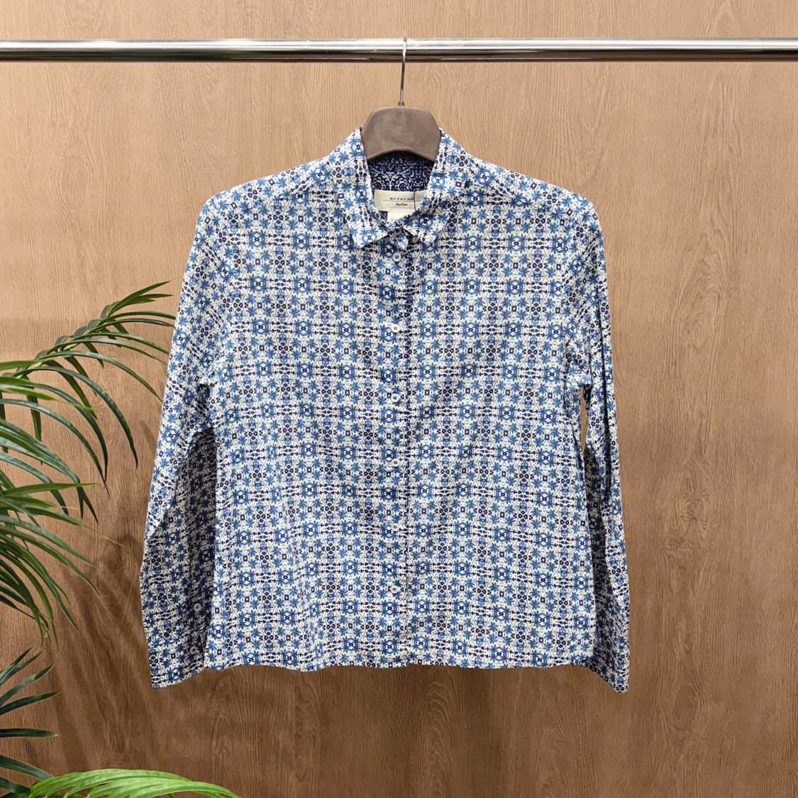 막스마라 긴팔 셔츠 플라워 패턴 버튼 클로징 디테일 레귤러핏 스카이 블루 상품이미지1