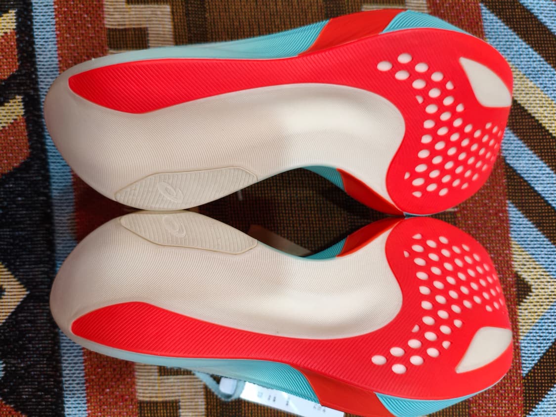 새제품) 아식스 메타스피드 스카이 파리 235 판매합니다 상품이미지5