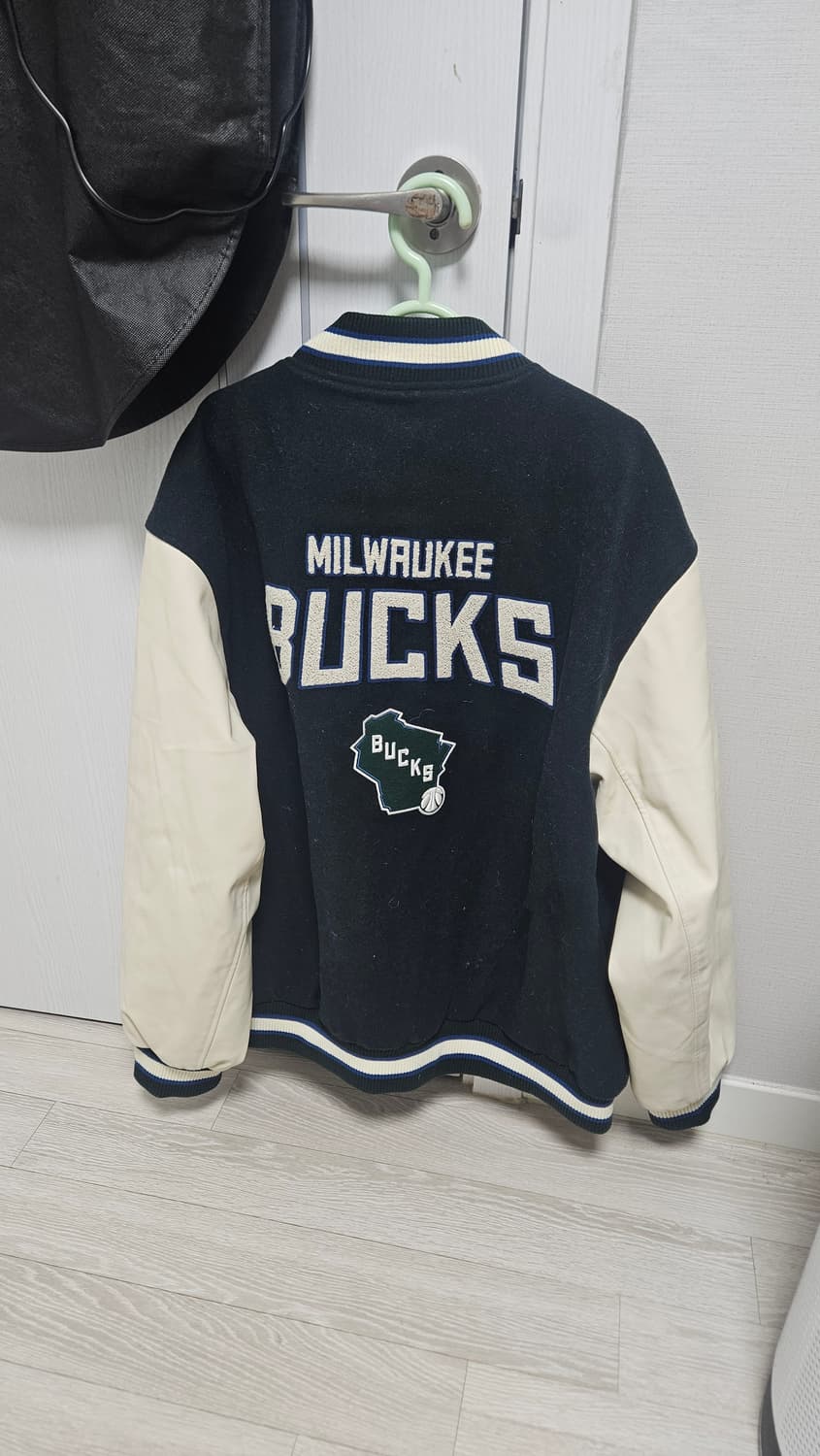 밀워키 벅스 NBA 자켓 판매합니다 상품이미지2