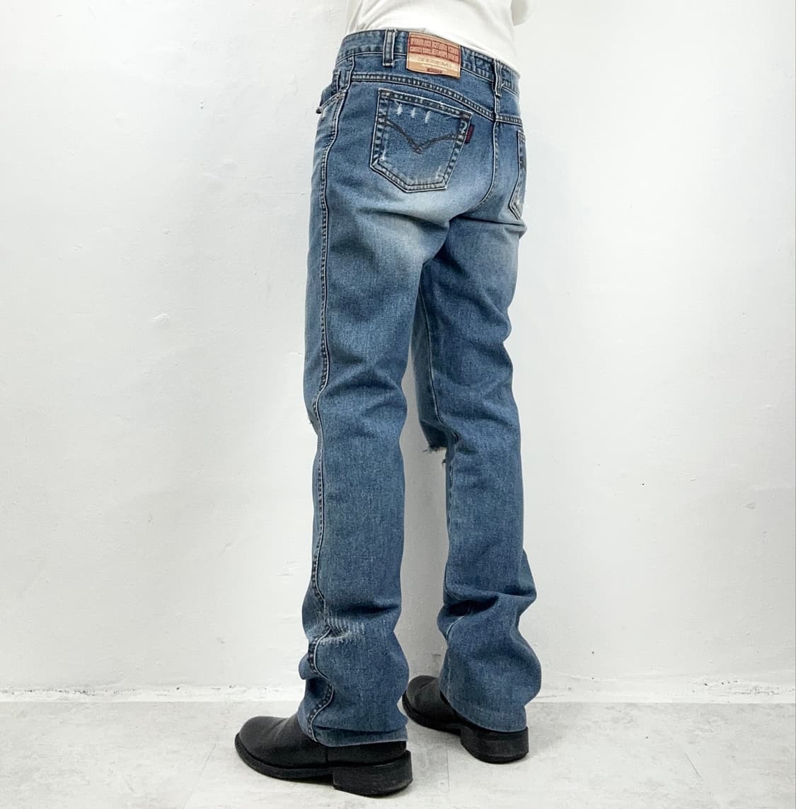 Distressed Bootcut Denim Jeans  상품이미지3