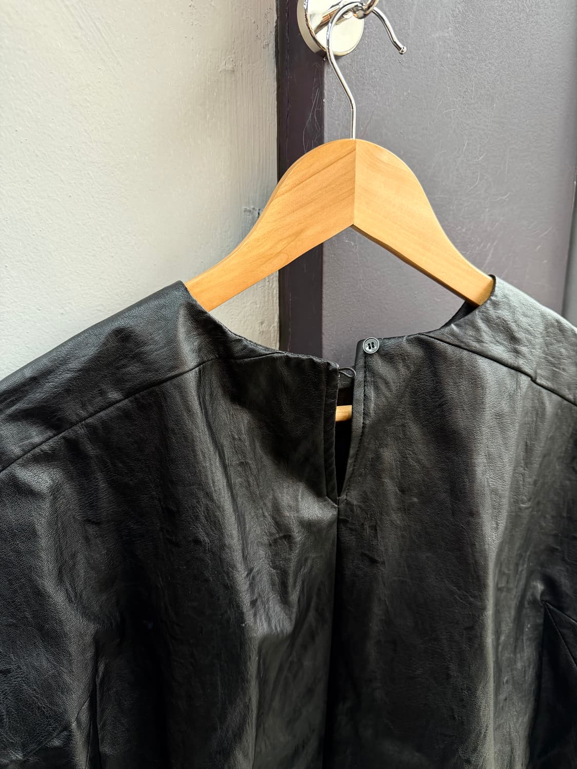 에토스 레더 하프 슬리브 탑 상품이미지9