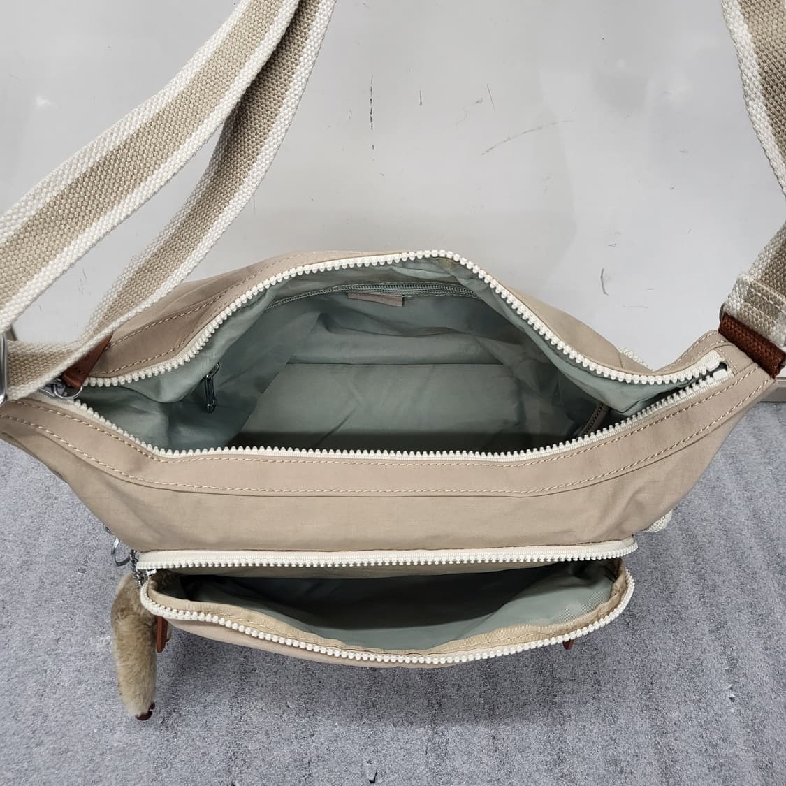 상태좋은 키플링 LIESBETH 크로스백 베이지 37x27x14cm 상품이미지8