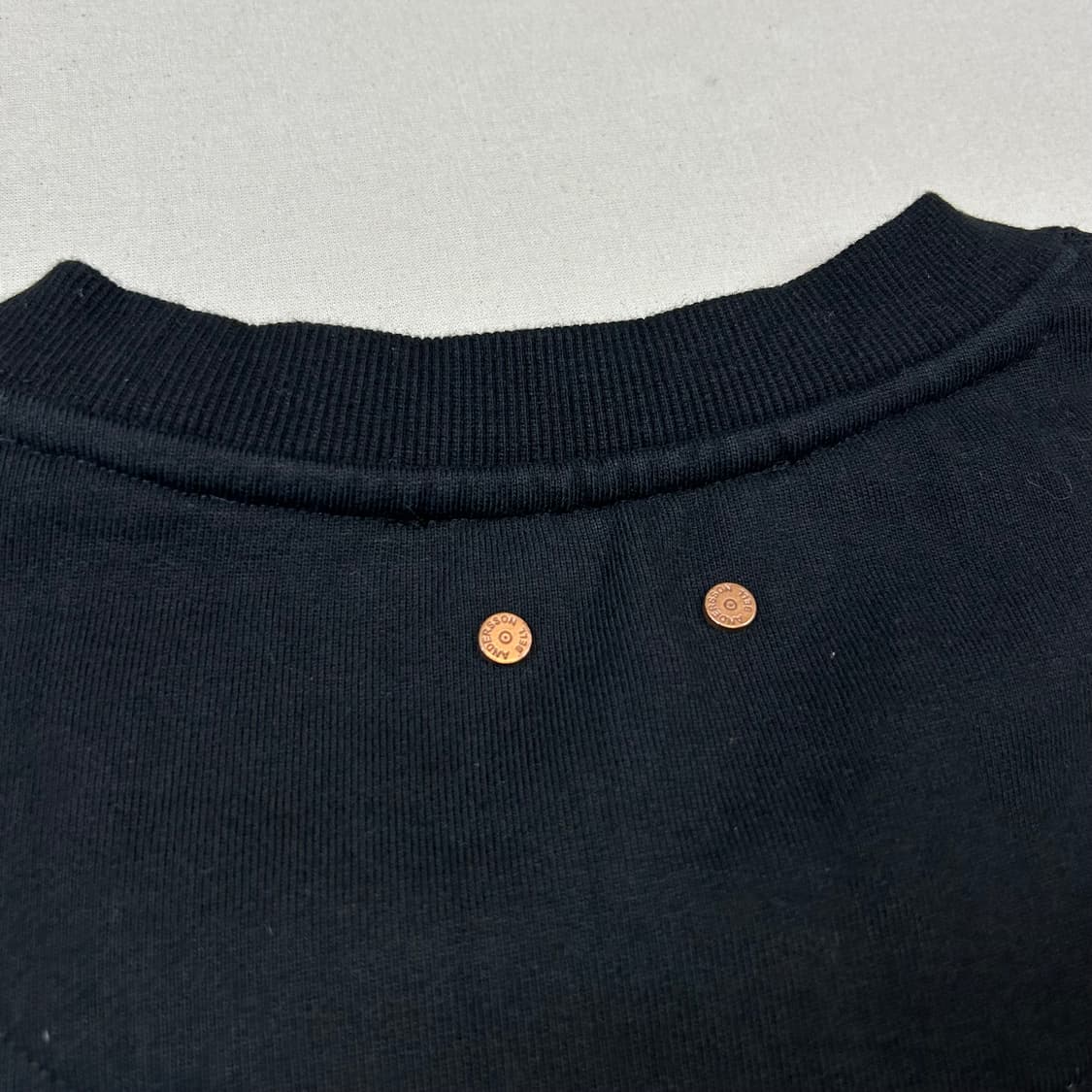 XL) 앤더슨벨 블랙 하트 자수 로고 맨투맨 상품이미지7