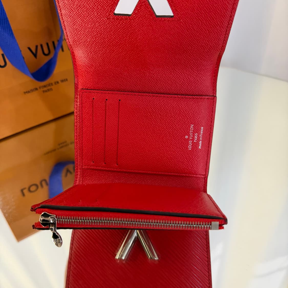 루이비통 트위스트 3단 반지갑 상품이미지4