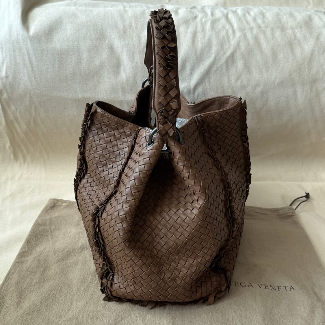 보테가 베네타 인트레치아토 라지 나파 프린지백 상품이미지4