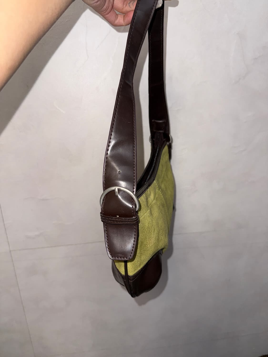 Khaki brown suede mini shoulder bag 상품이미지3