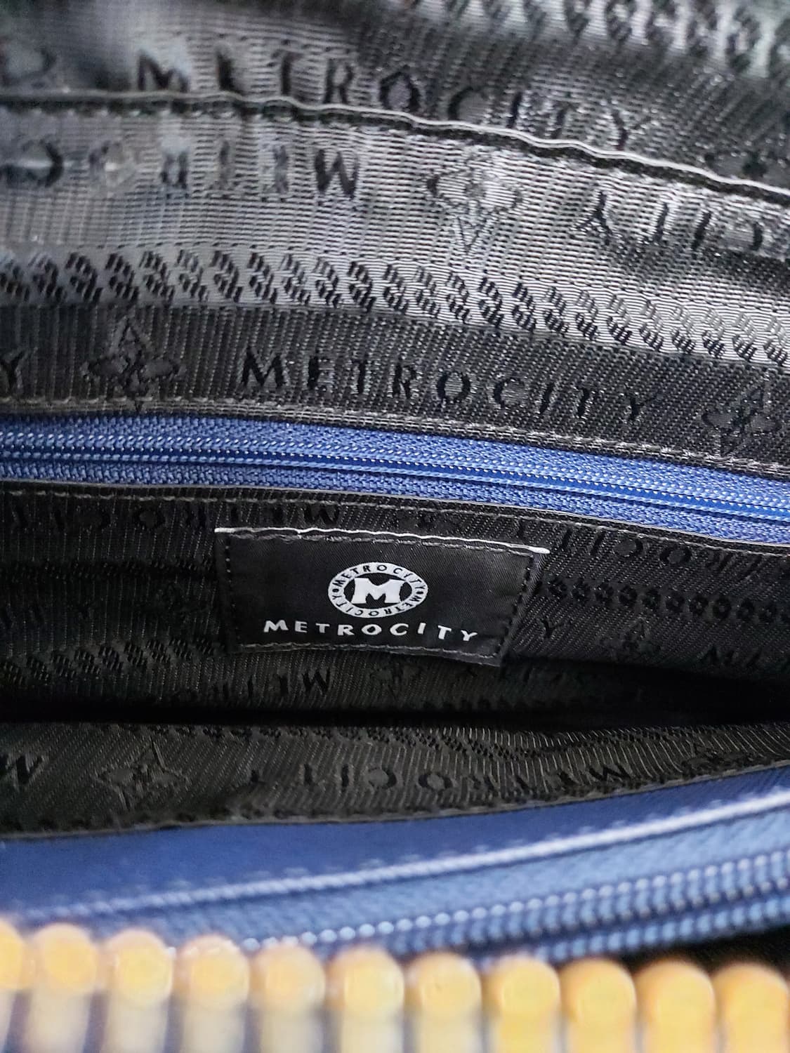 메트로시티 블루 사피아노가죽 토트백

 상품이미지9