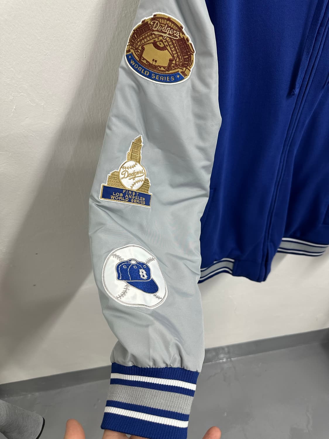 LA다저스 7회 우승기념 후드집업자켓 상품이미지3