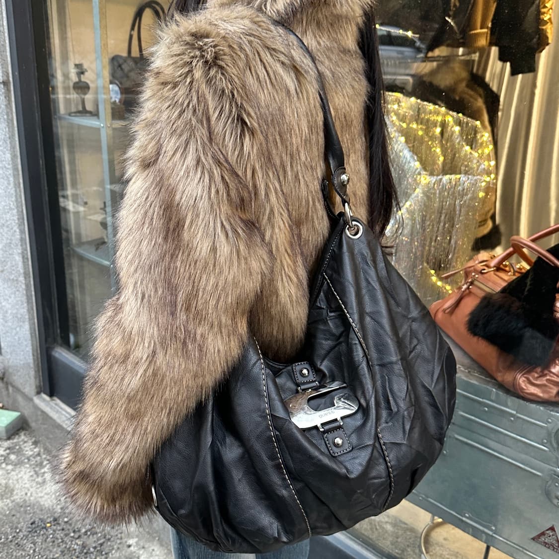 00s 빈티지 라지 라운드 게스 스티치 백 상품이미지7