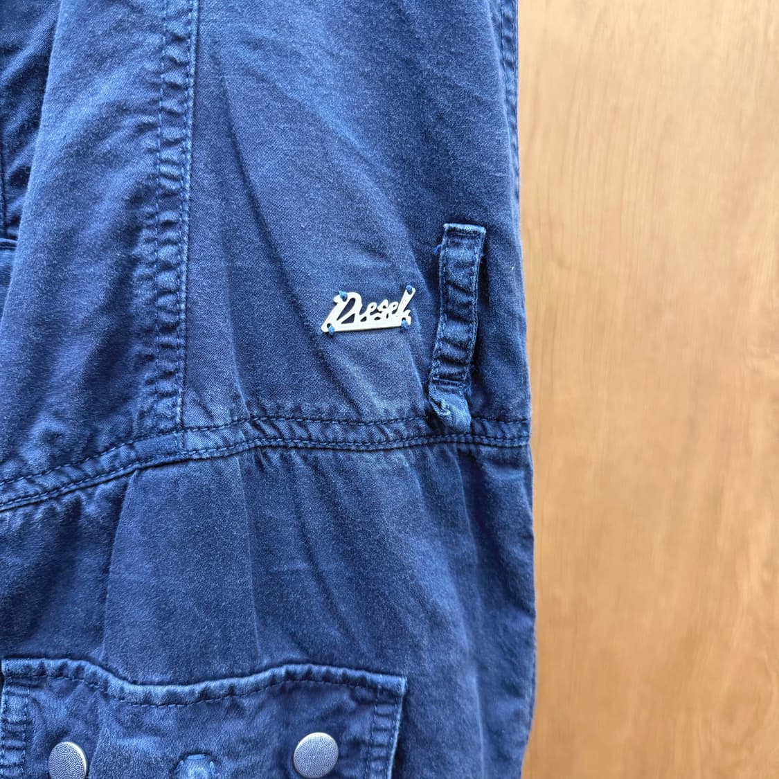 디젤 스트랩 점프수트 스냅 버튼업 멀티 포켓 로고 자수 디테일 네이비 상품이미지6